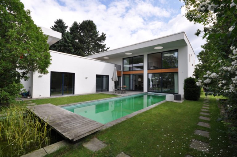 Bauhaus mit Pool 